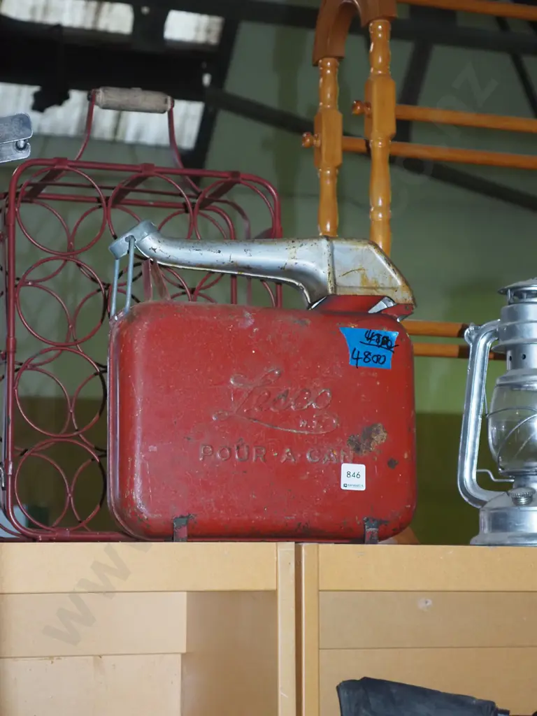 Lesco pourer can Image 1++