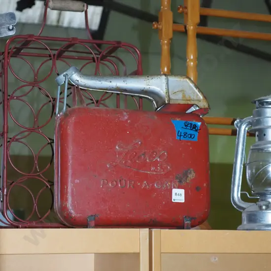 Lesco pourer can
