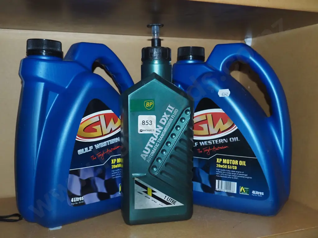 2x bottles of engine oil, 1x transmission oil Image 1++