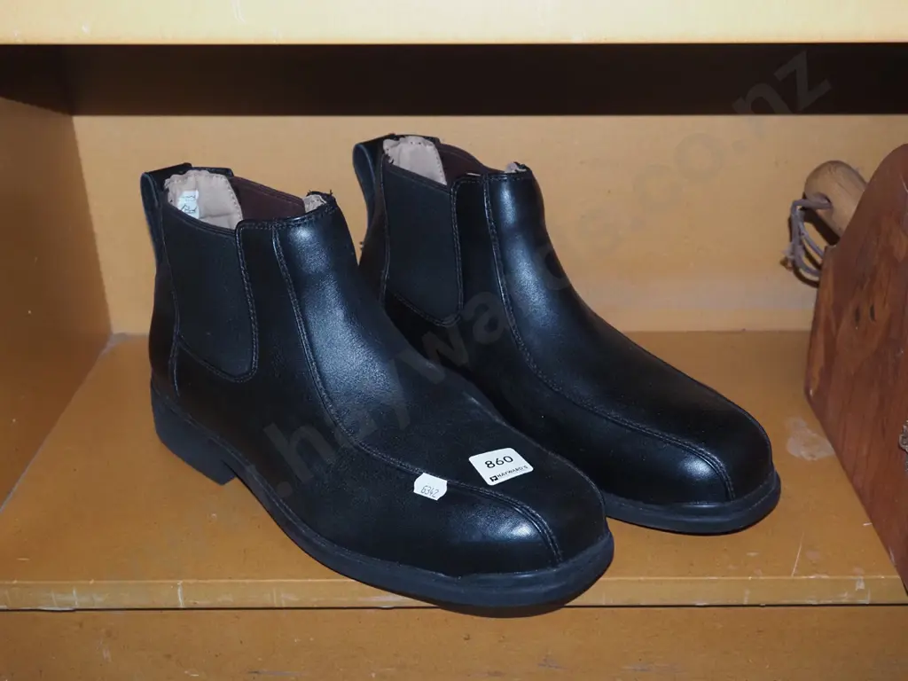 size 11 Blundstone steel cap boots Image 1++