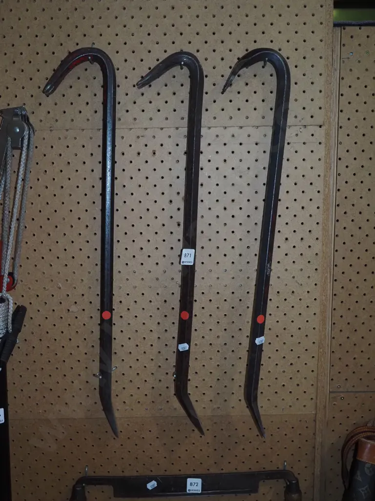 3x wrecking bars - red dots Image 1++