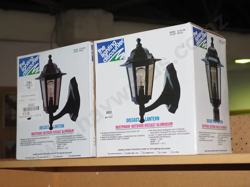 pair of diecast outdoor aluminium wall lights Image 1++