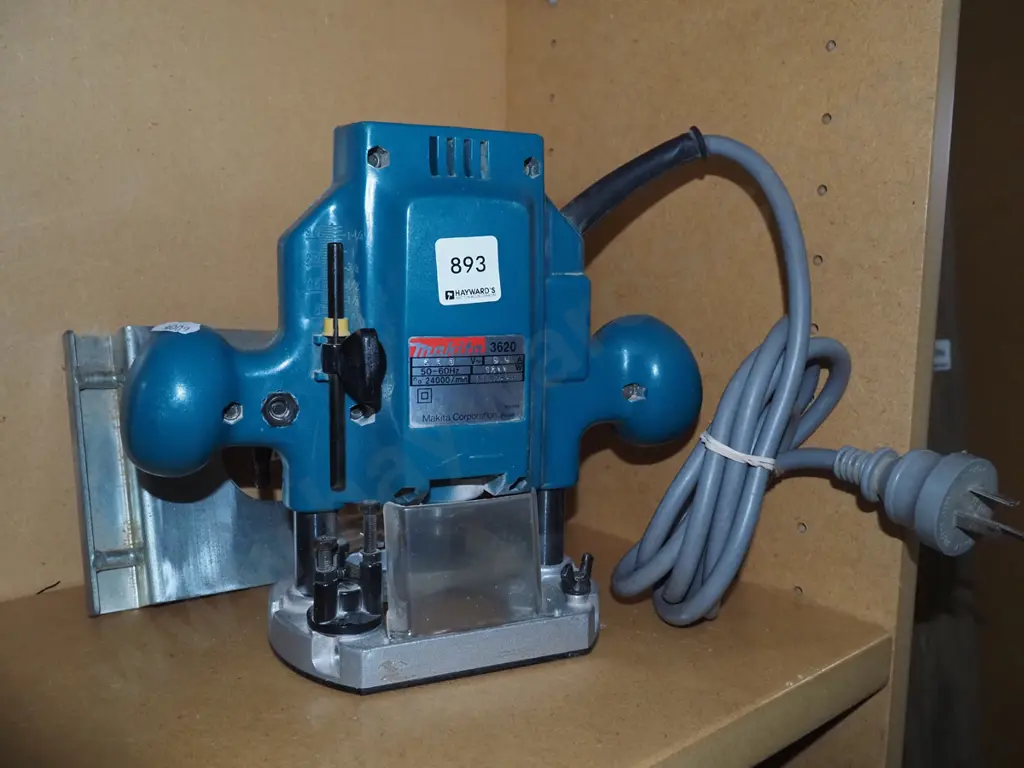 Makita plunge router   Image 1++