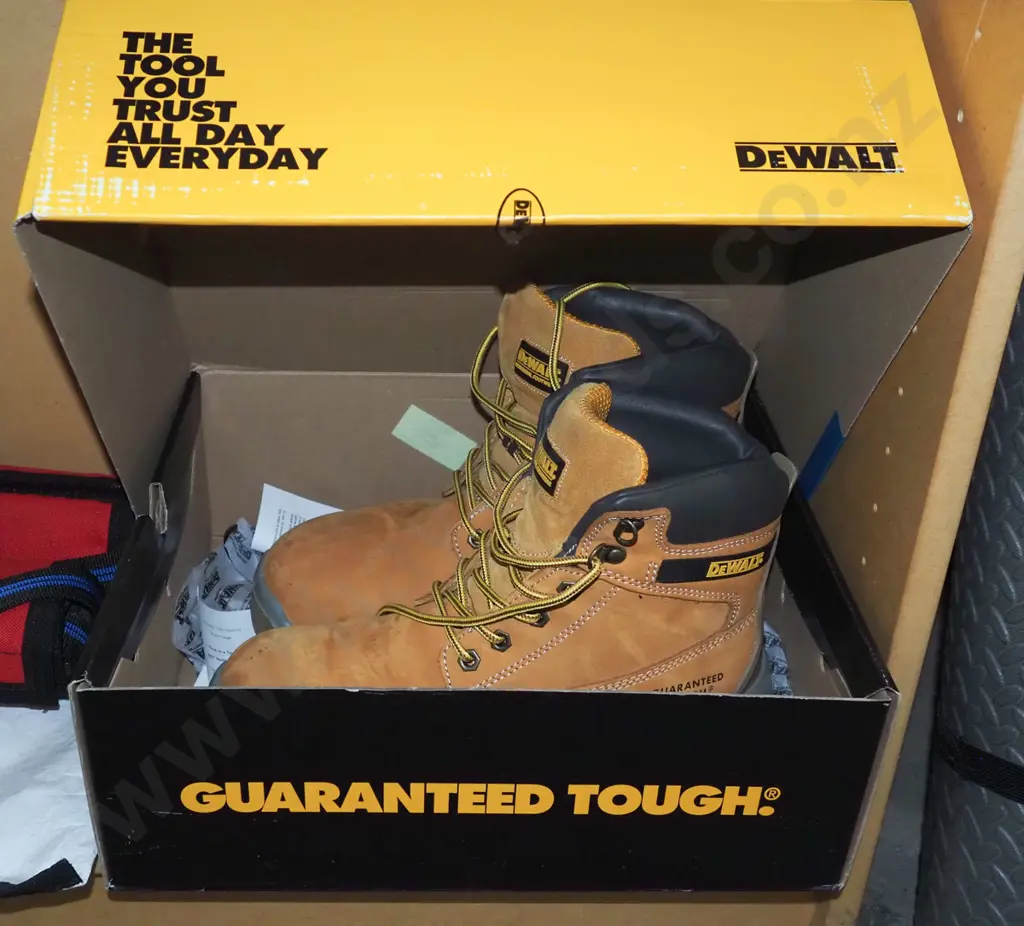 pair of UK size 8 Dewalt steel cap boots Image 1++
