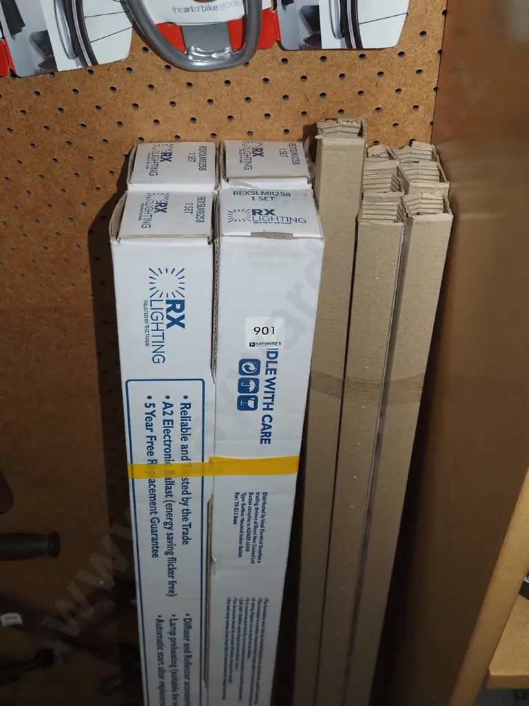 4x fluorescent light fittings, bundle of tubes Image 1++