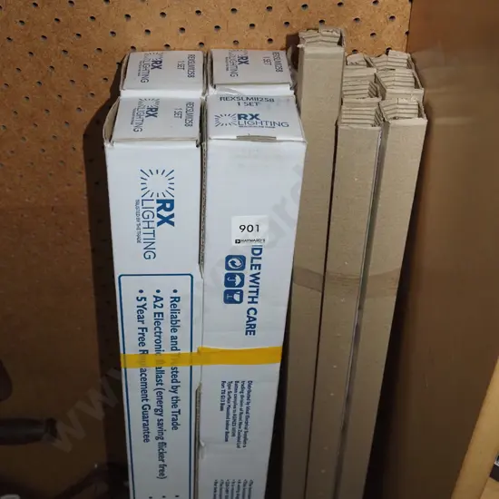 4x fluorescent light fittings, bundle of tubes