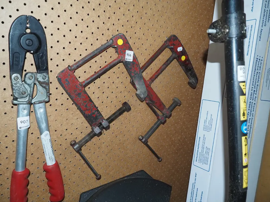 2x G clamps - yellow dots Image 1++