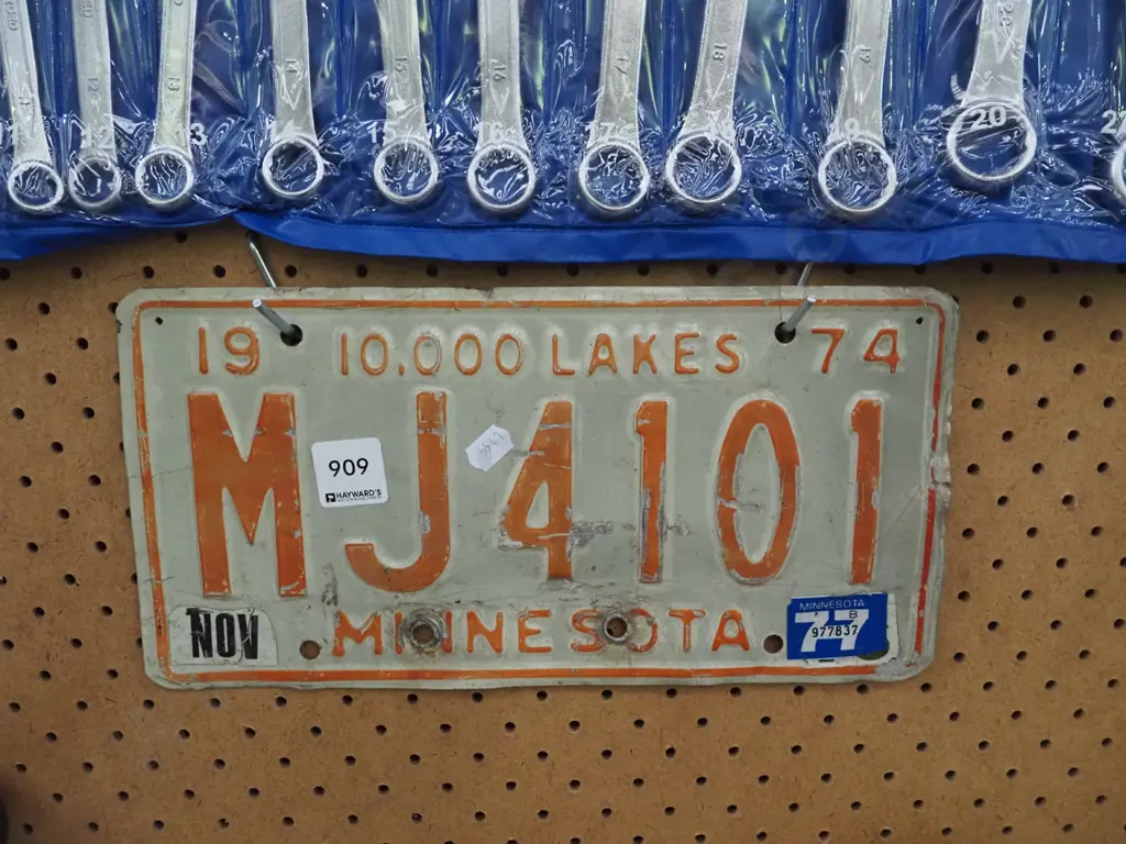 American Minnesota license plate Image 1++
