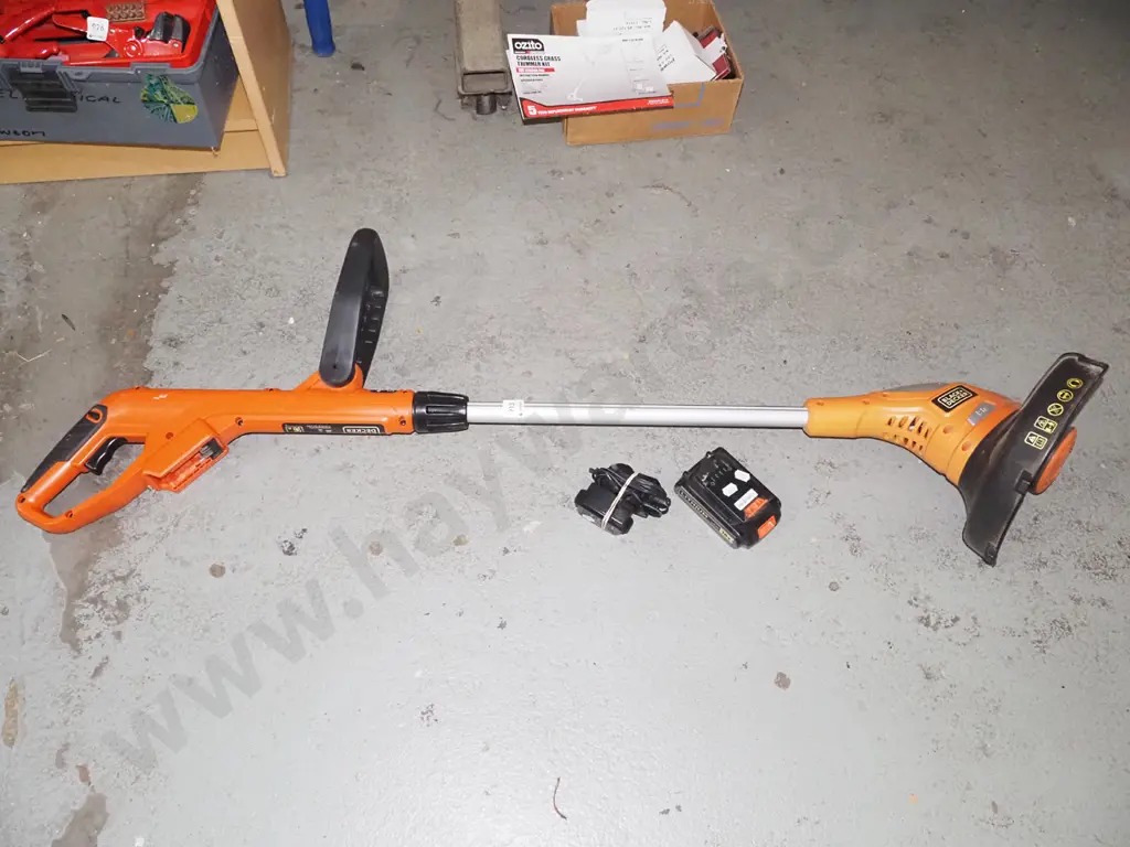 Black & Decker line trimmer - 1 battery and charger Image 1++