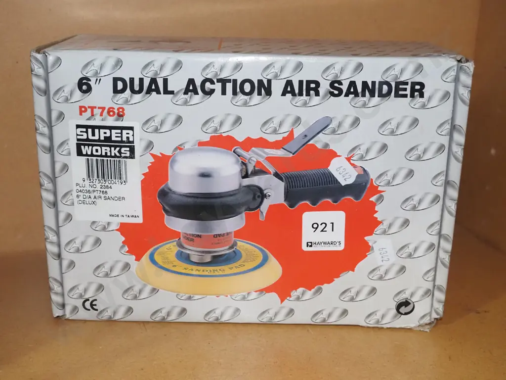 boxed as new Dual action air sander Image 1++