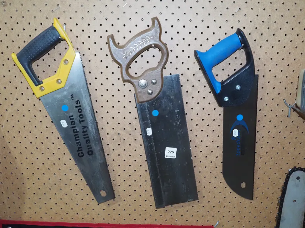 3x small hand saws - blue dots Image 1++