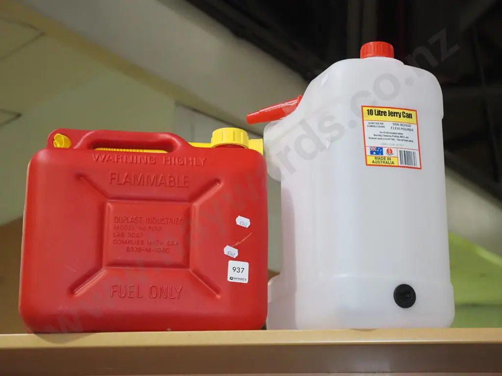 9.6L petrol container, 10L jerry can Image 1++