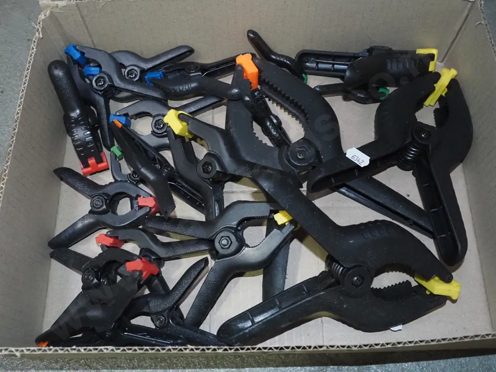 box of plastic clamps Image 1++