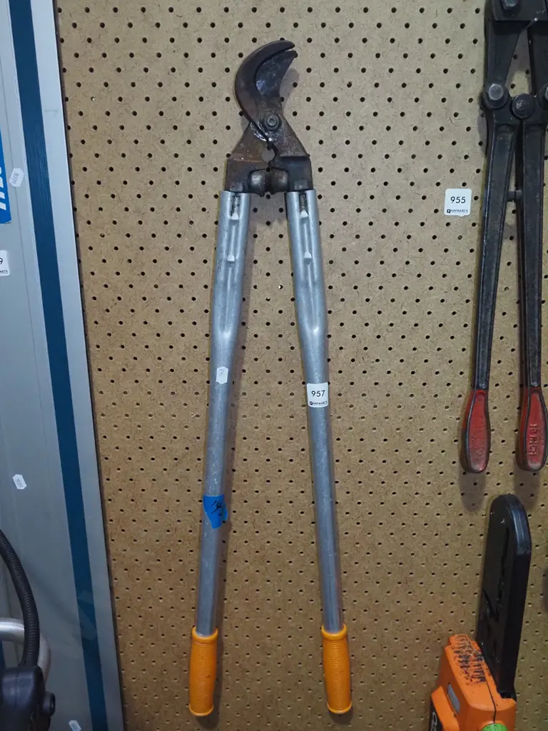 pair of loppers Image 1++