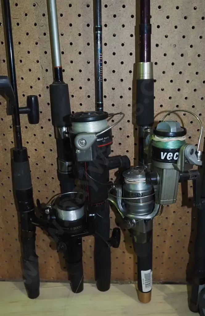4x fishing rods and reels - yellow dots Image 1++