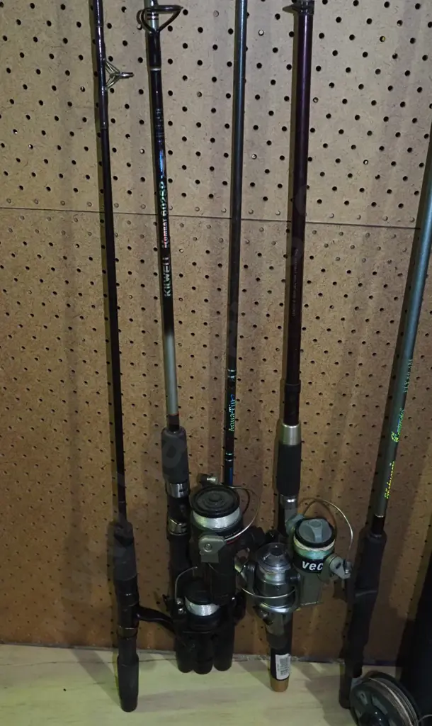4x fishing rods and reels - yellow dots Image 1++