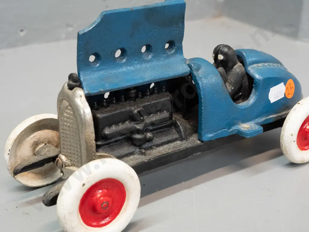 reproduction 1930s style cast iron racer with opening engine compartment - one side jammed. H-95 L-245 Image 1++
