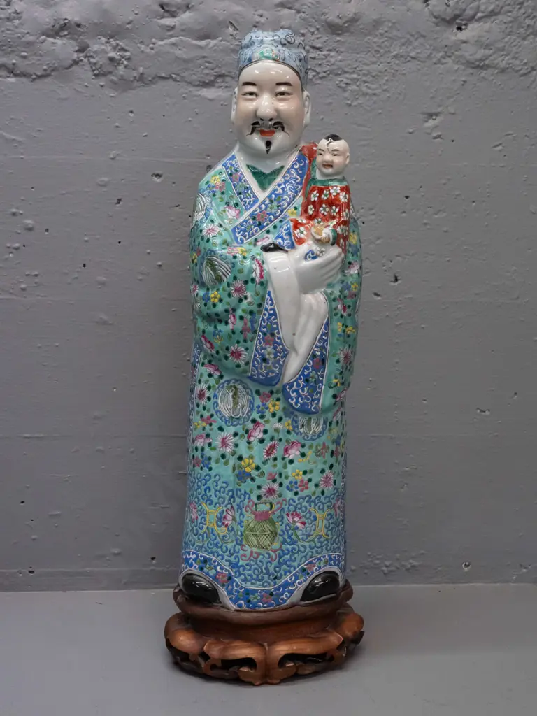 Chinese porcelain lamp base with wooden stand, no lamp fittings, hole thru base. Timber has a few chips. Figure H-490 Image 1++
