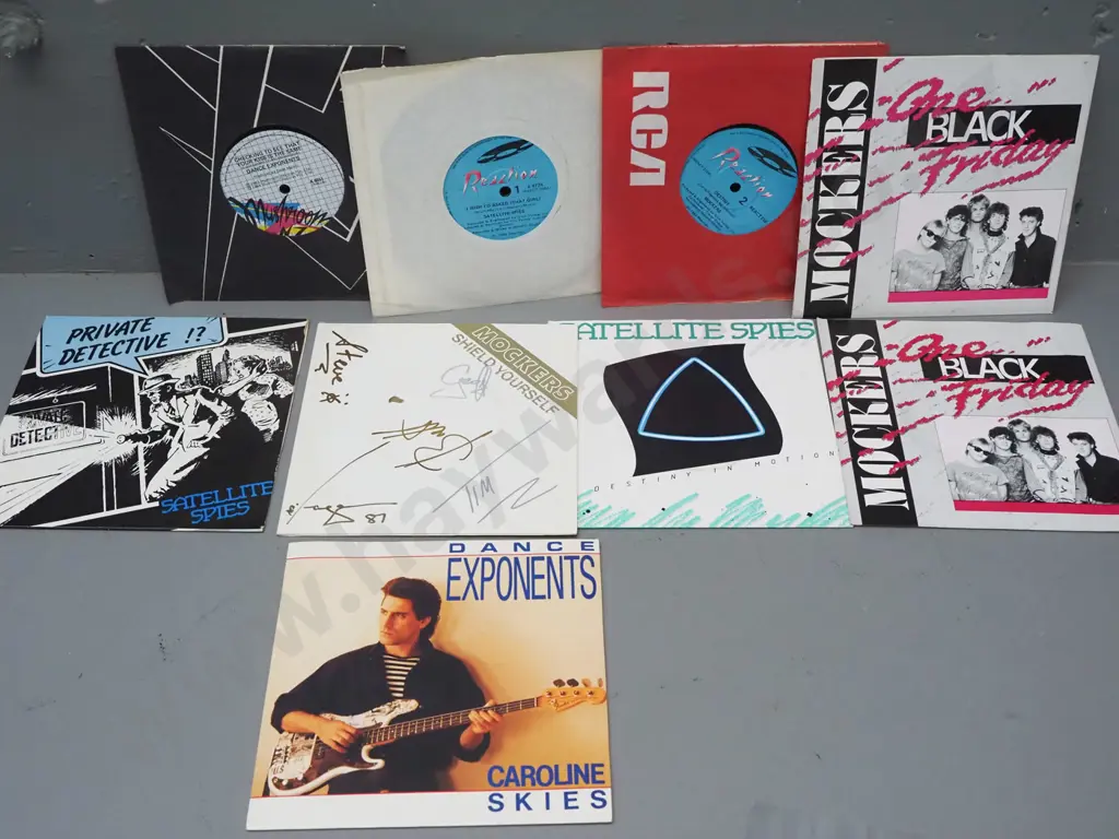 9x 45 RPM singles, NZ artists - Mockers - Shield Yourself signed by band, Dance Exponents, Satellite Spies, etc. Image 1++