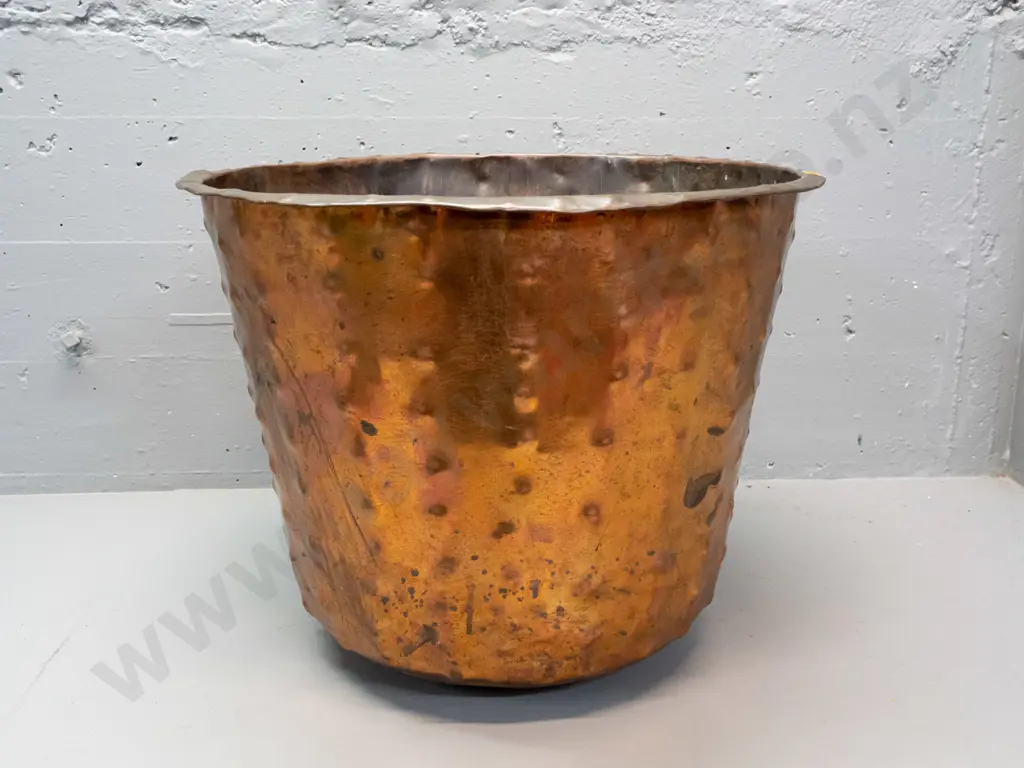 vintage hand-beaten copper wood bin, no feet, some dents and wear H-410 D-510 Image 1++