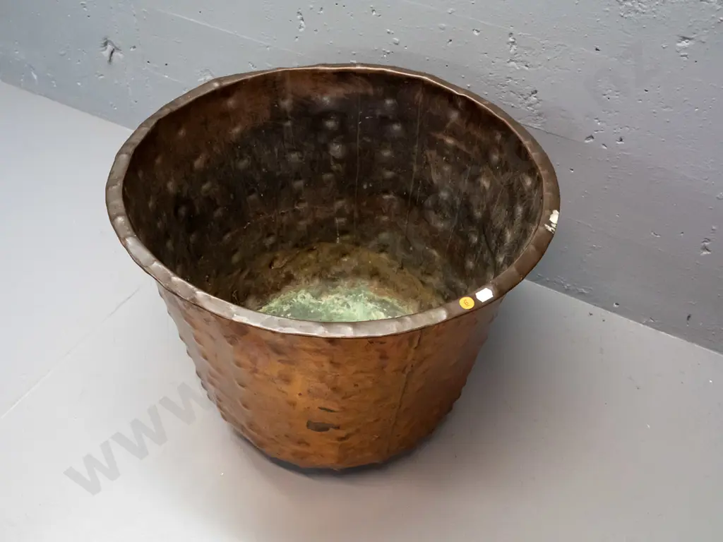 vintage hand-beaten copper wood bin, no feet, some dents and wear H-410 D-510 Image 1++