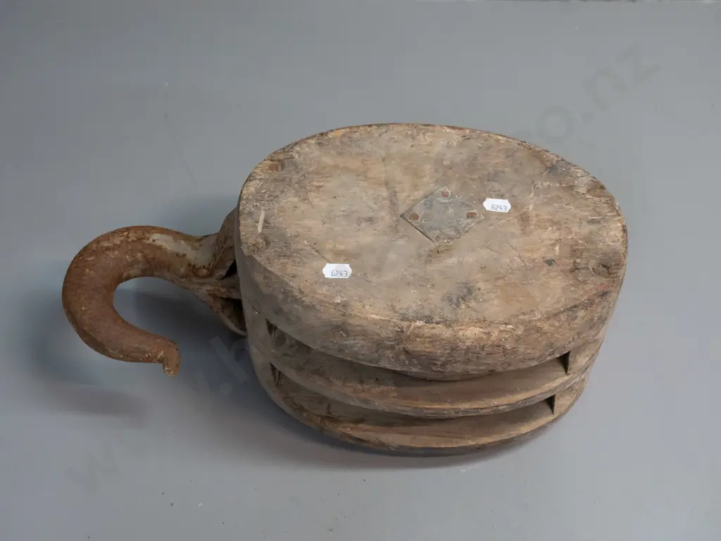large vintage timber and cast iron pulley - age wear and corrosion L-380 Image 1++