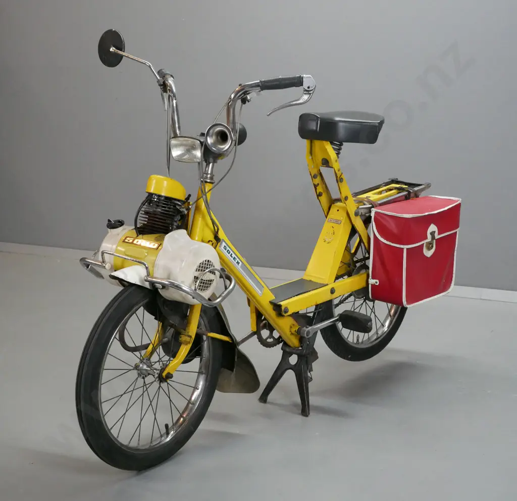 retro French 1970s Solex 5000 moped with front drive engine and single vinyl pannier - going. Image 1++