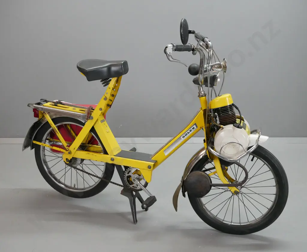 retro French 1970s Solex 5000 moped with front drive engine and single vinyl pannier - going. Image 1++