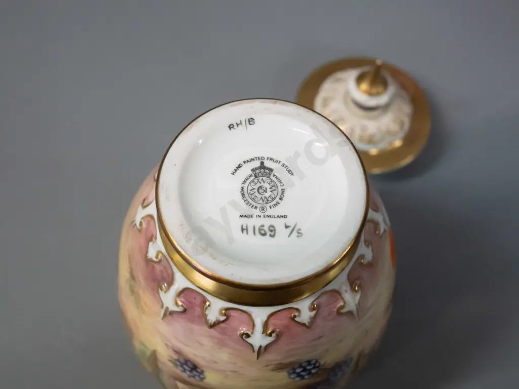 Royal Worcester "Fruit Study" potpourri vase - signed J. Skerrett - with pierced lid. Small fleck of gilt missing from Image 1++