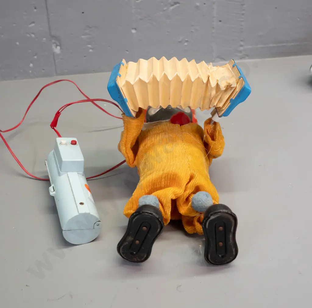 retro Japanese battery powered clown with squeezebox  - with wired remote, working and makes sound. Some marks and wear Image 1++