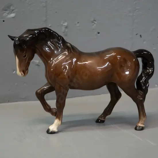 Beswick horse figure H-160 L-230