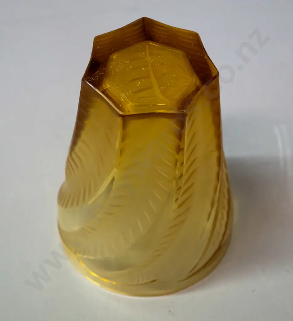 amber glass large beaker or vase with fern leaf pattern - marked "R. Lalique" on base H-125 D-100 Image 1++