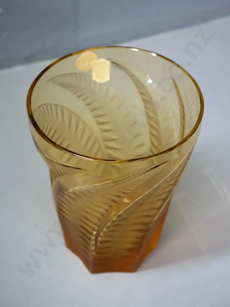 amber glass large beaker or vase with fern leaf pattern - marked "R. Lalique" on base H-125 D-100 Image 1++