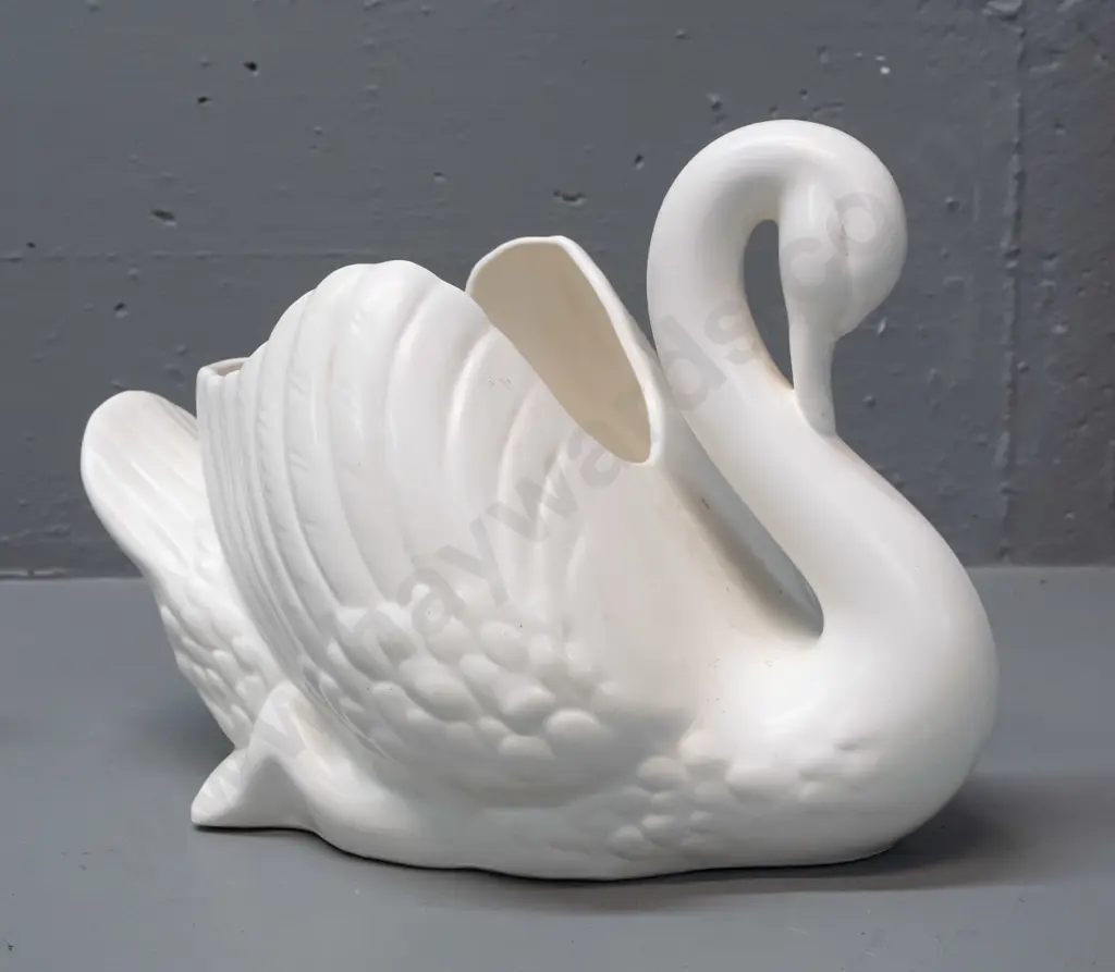 large swan vase marked ".170." - no Crown Lynn mark H-220 L-300 Image 1++