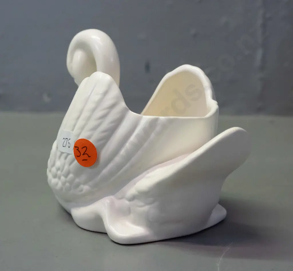 small swan vase marked "154." - no Crown Lynn mark. H-100 L-150 Image 1++