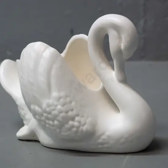 small swan vase marked "154." - no Crown Lynn mark. H-100 L-150