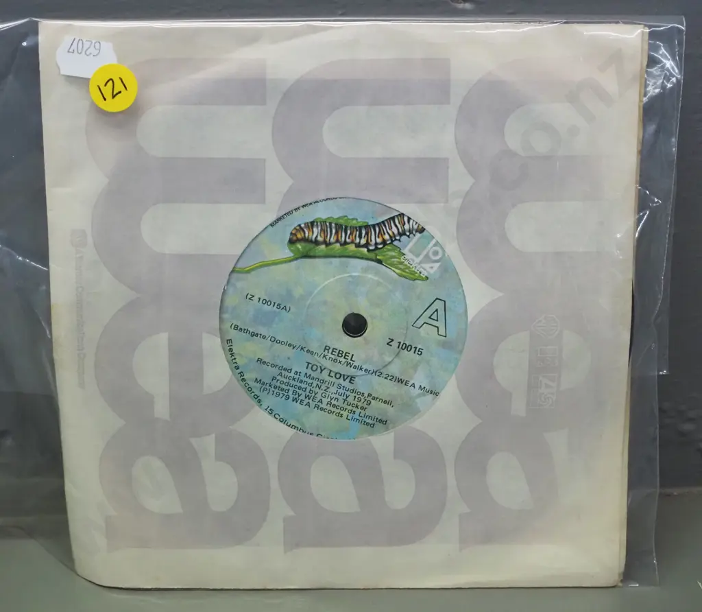 45 RPM single - Toy Love - Squeeze / Rebel - 1979 Elektra Z10015 Image 1++