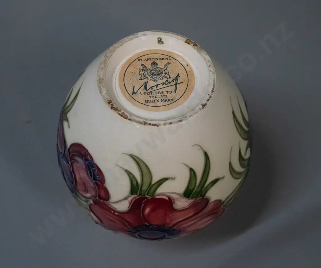 Moorcroft anemone pattern small vase w/ paper label on base - has overall glaze crazing H-110 D-100 Image 1++