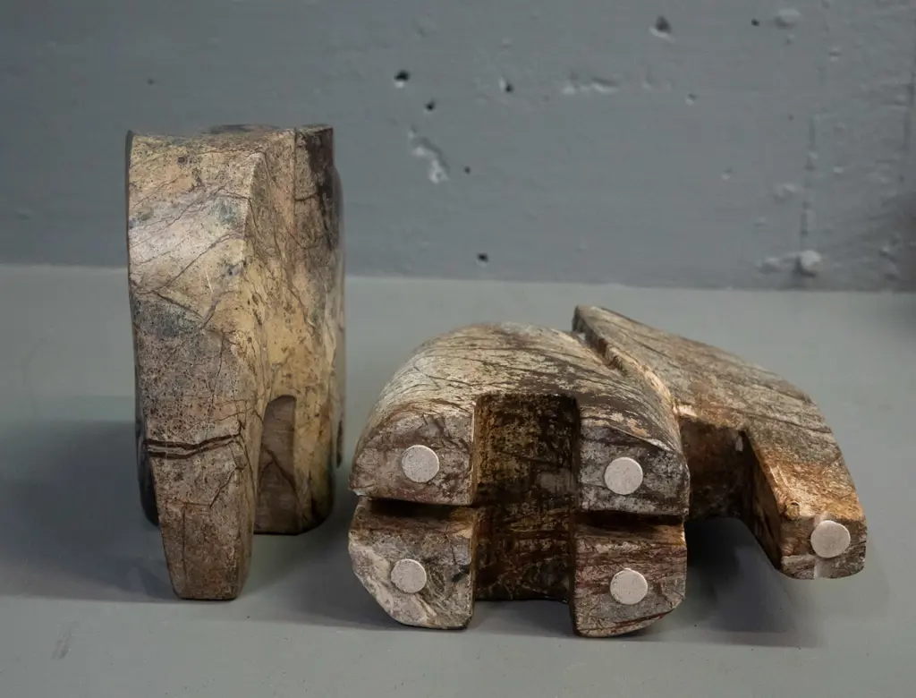 pair of carved stone elephants H-130 L-140 Image 1++