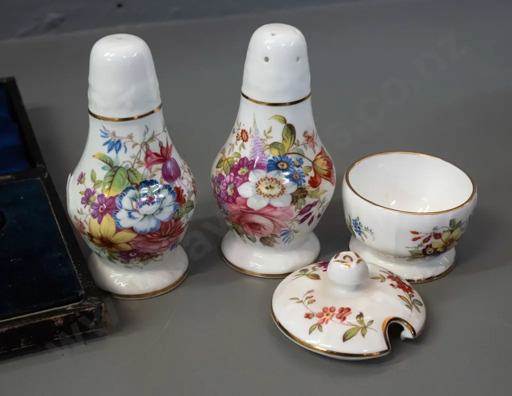Hammersley floral condiment set and a cased silver plated fish serving set with mother of pearl handles, Stewart Dawson Image 1++