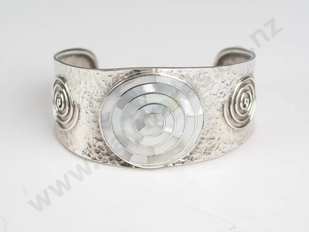 silver cuff bangle with mother of pearl stamped 950 Image 1++