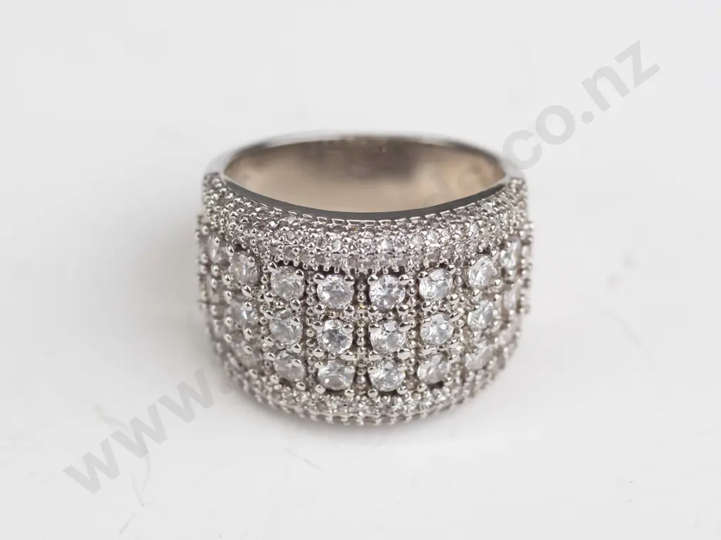 silver cz ring stamped 925 Image 1++