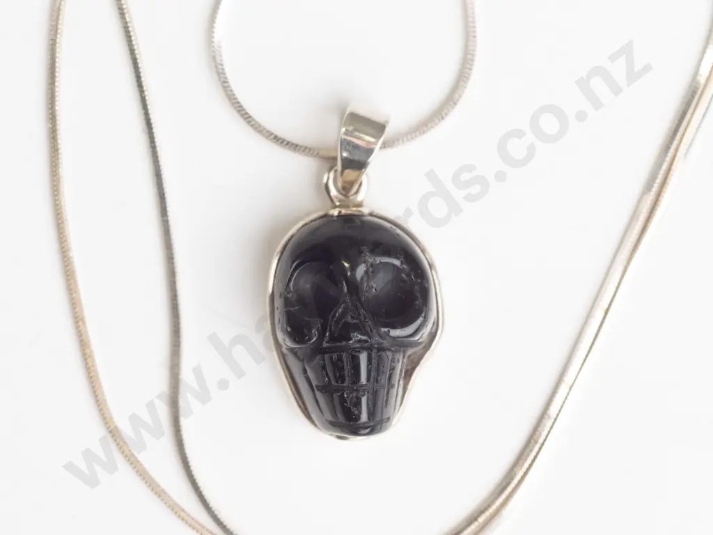 silver skull necklace stamped 925 on chain Image 1++