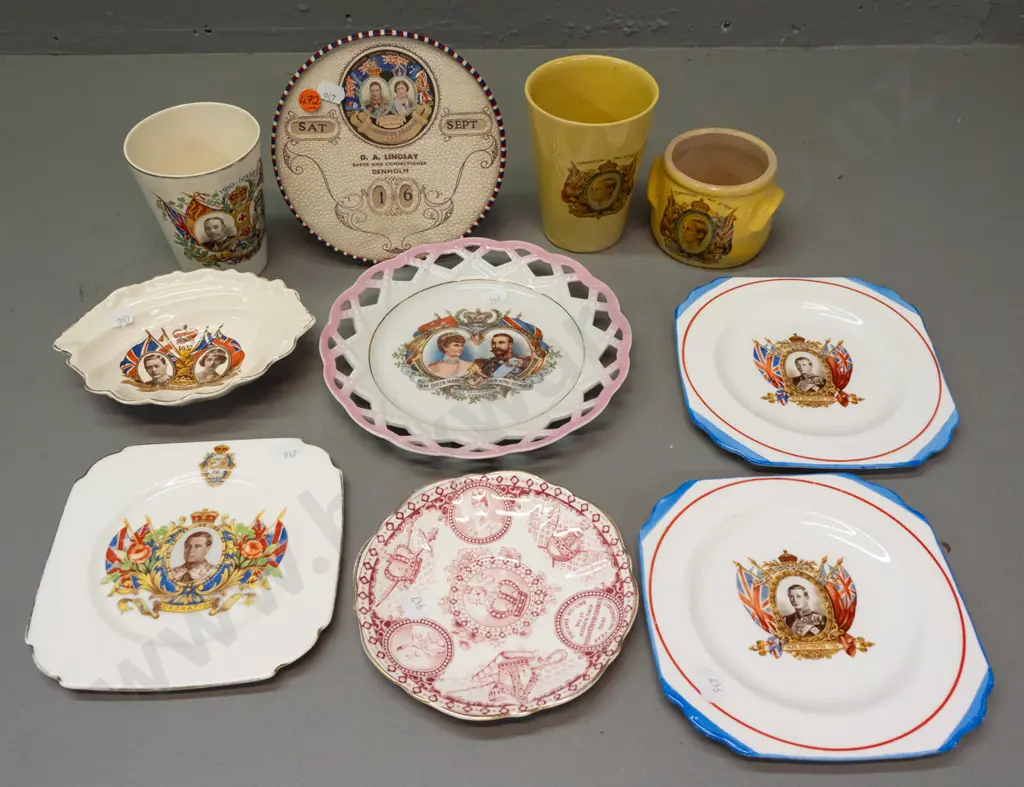 assorted early to mid 20th century Royal memorabilia - 1937 coronation desktop calendar H-160, assorted beakers, Image 1++
