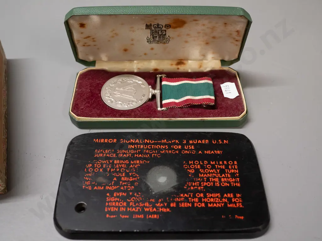 vintage US navy signal mirror, assorted pocket knives including George VI coronation, cased Women's Voluntary Service Image 1++