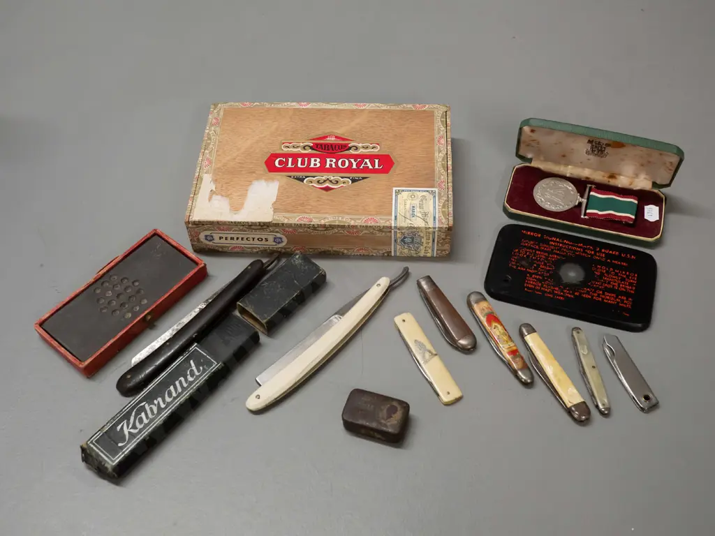 vintage US navy signal mirror, assorted pocket knives including George VI coronation, cased Women's Voluntary Service Image 1++