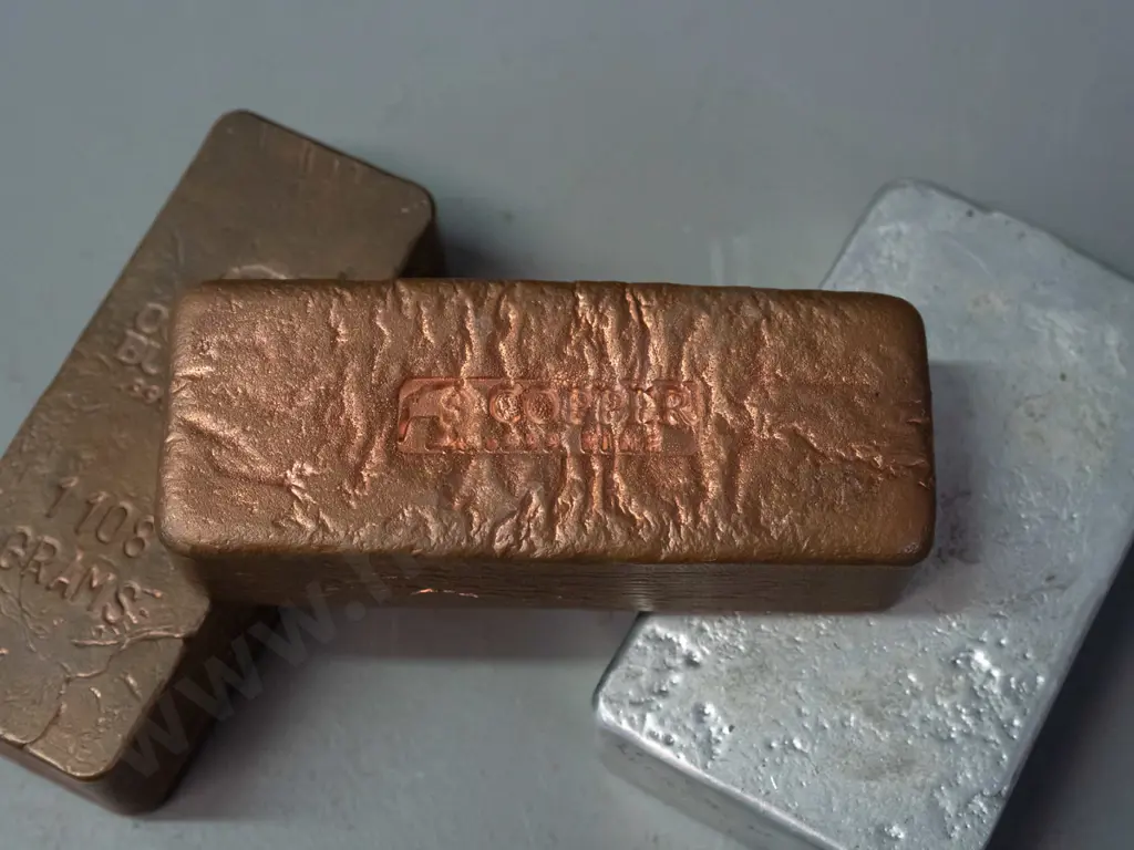3 metal ingots - 2 copper (1108g and 988g) and 1 aluminium 430g. Copper approx. 100 x 40 x 30 Image 1++