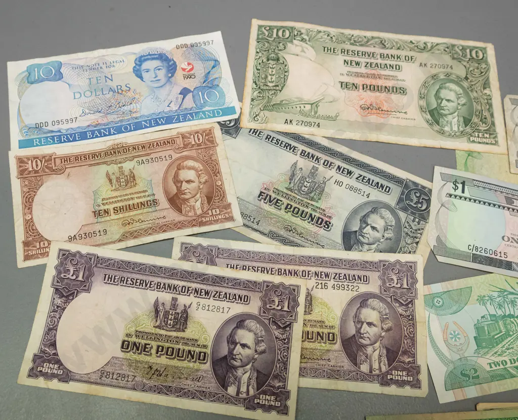 assorted bank notes, mostly New Zealand including pre-decimal and 10, 5 & 1 pound, 10 shiling, Commonwealth Games $10 & Image 1++