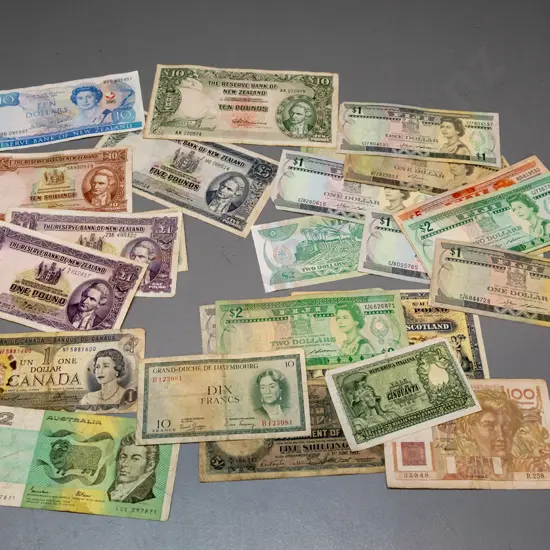 assorted bank notes, mostly New Zealand including pre-decimal and 10, 5 & 1 pound, 10 shiling, Commonwealth Games $10 &