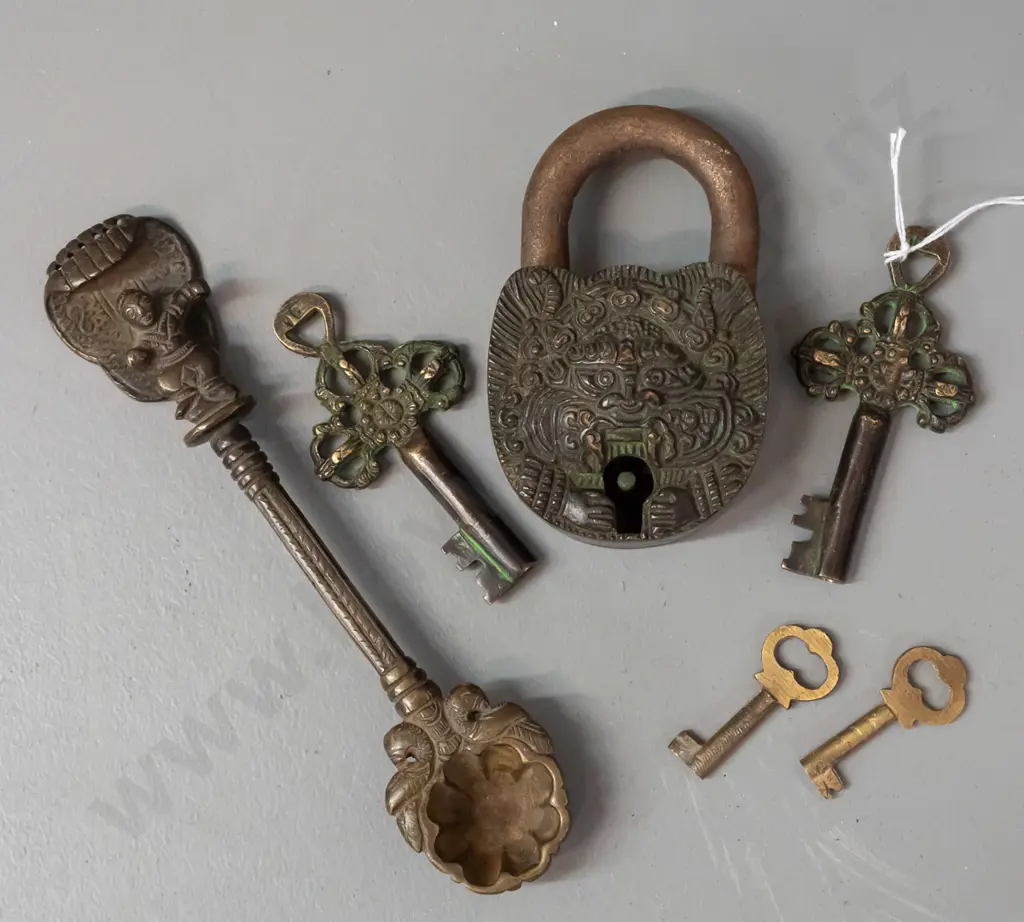 ornate cast metal padlock with 2 keys - working - 2 smaller keys and a figural cast metal ladle or mould with figure on Image 1++